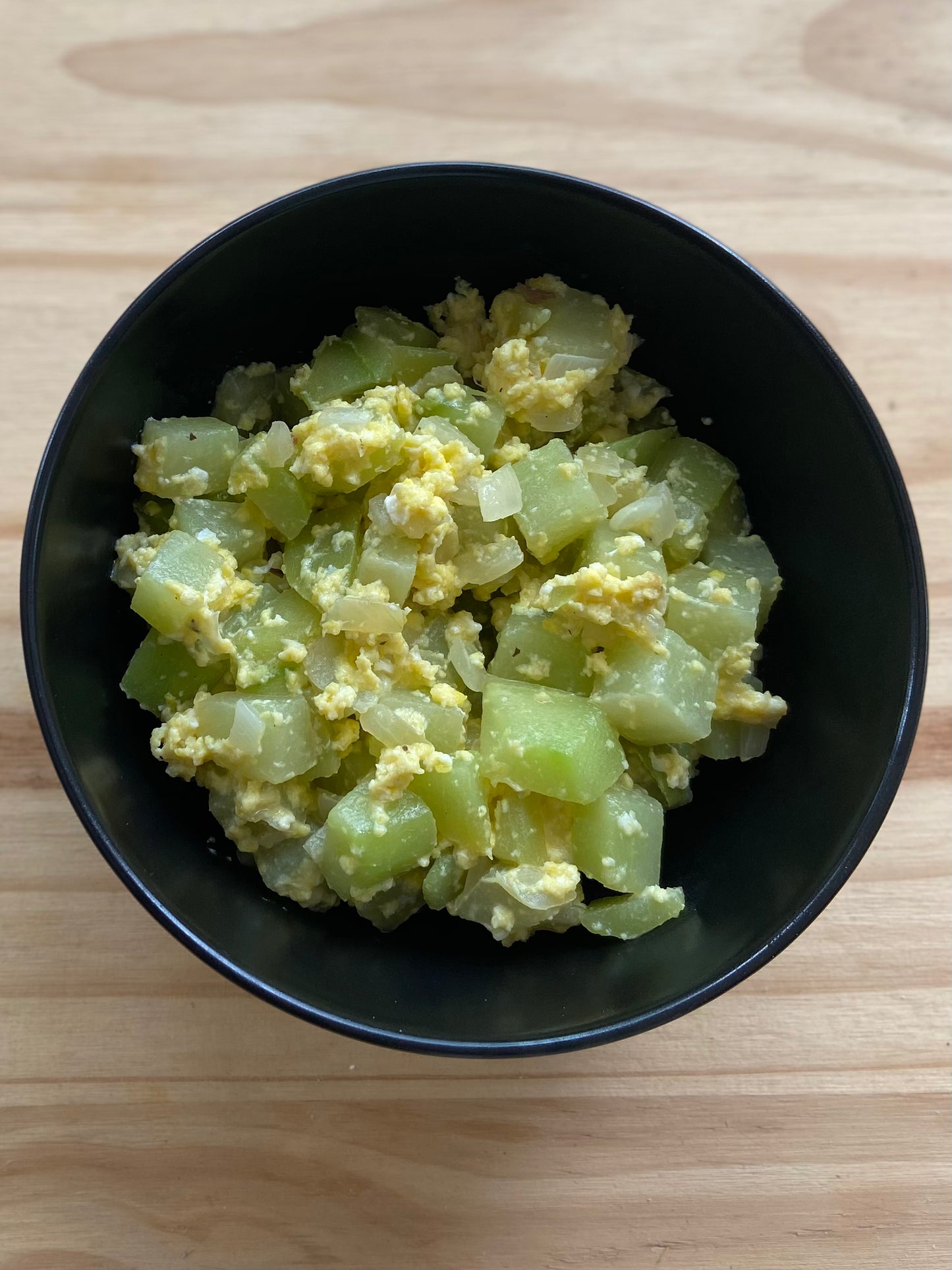 Chuchu refogado com ovo