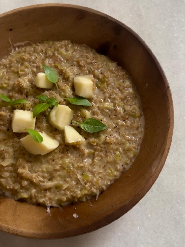 Risoto de aveia, alho poró e brie (RisOAT)