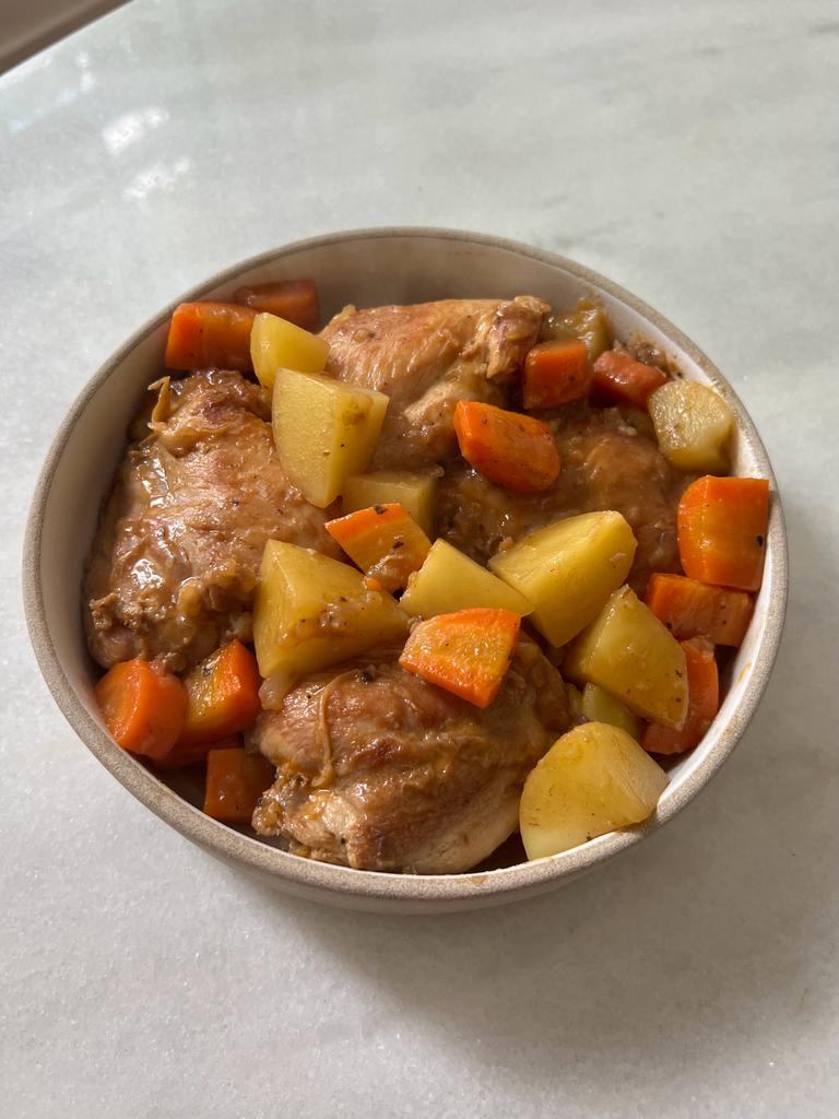 Frango ensopado com cenoura e batata