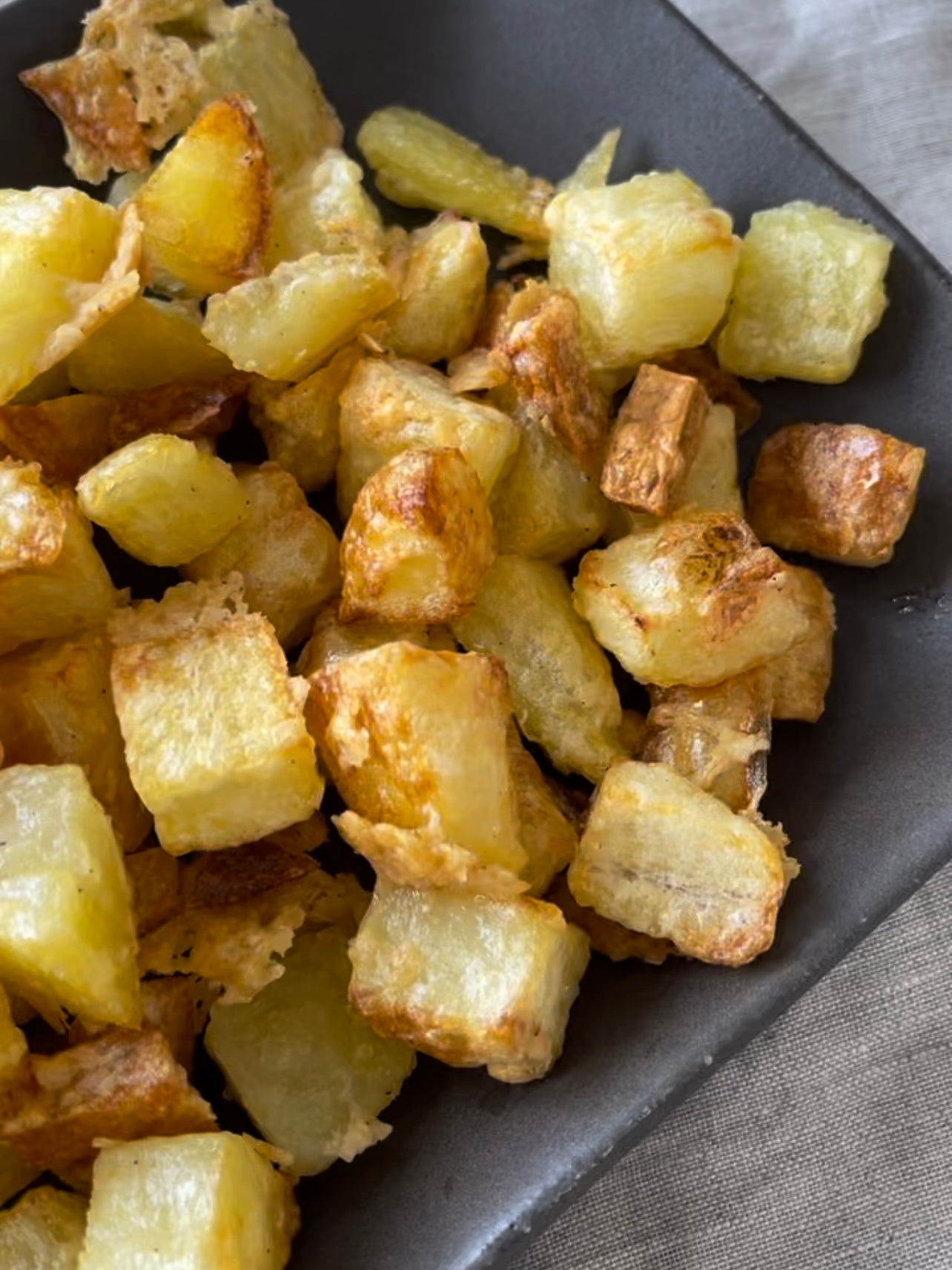 Batata no forno com queijo parmesão, crocante por fora, macia por dentro