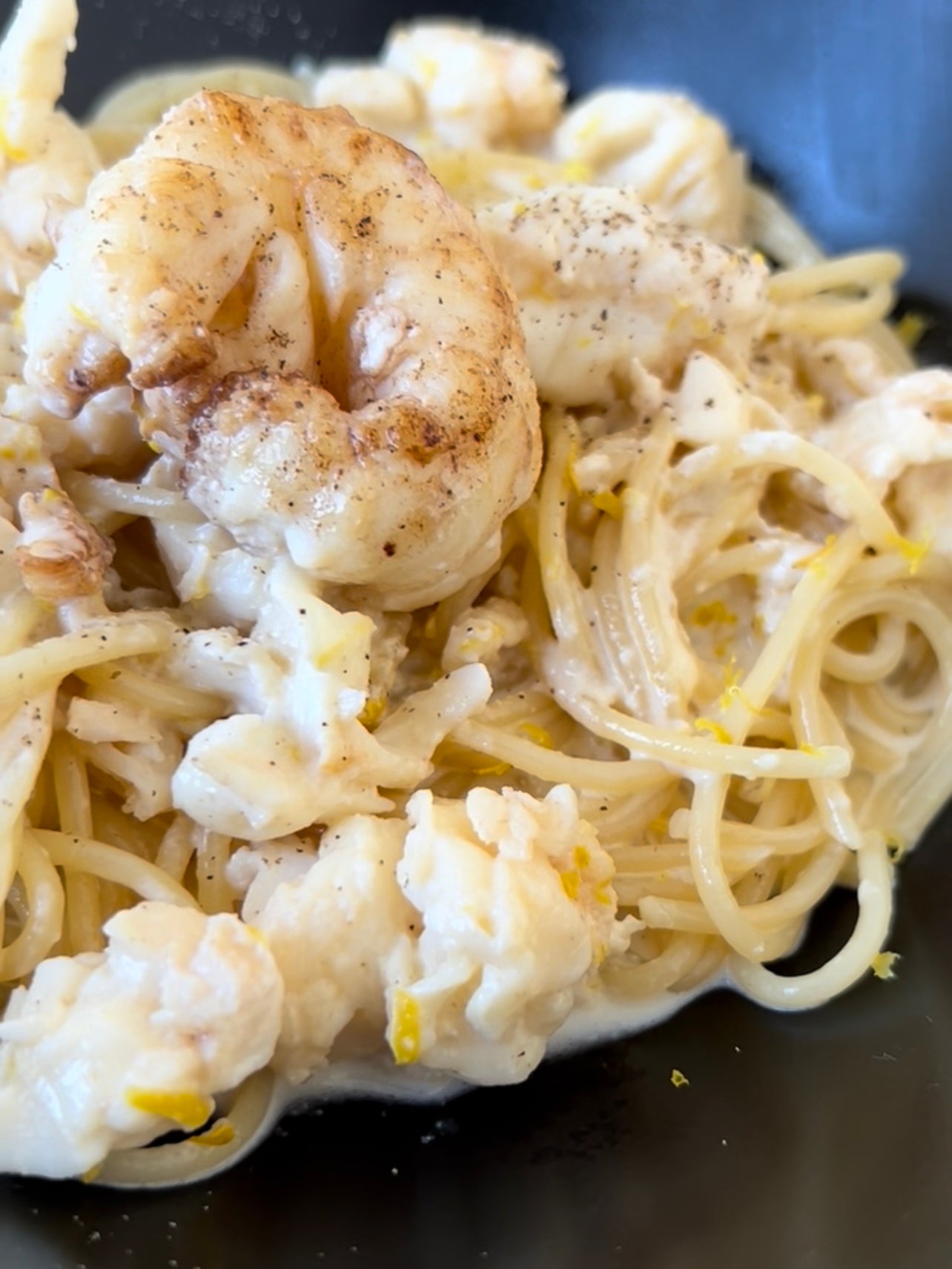 Macarrão com molho cremoso de limão siciliano e cavaca