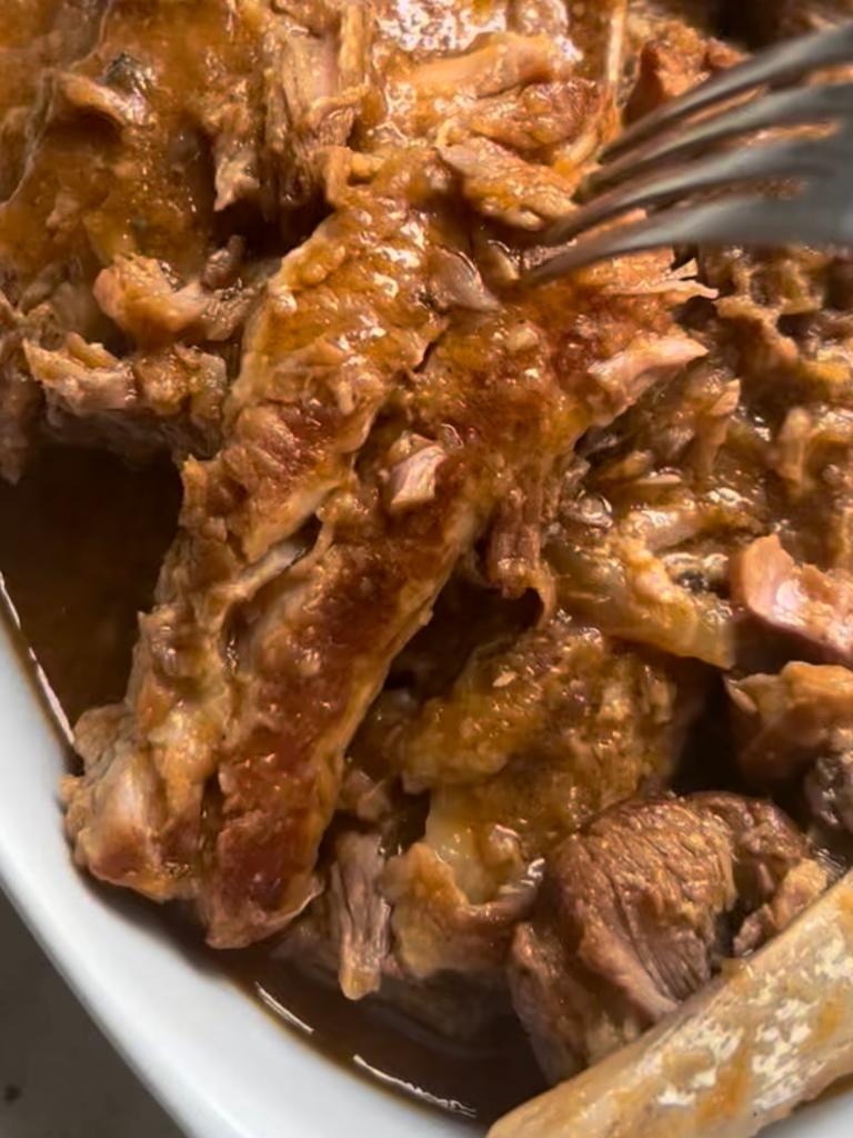 Costela suína desmanchando