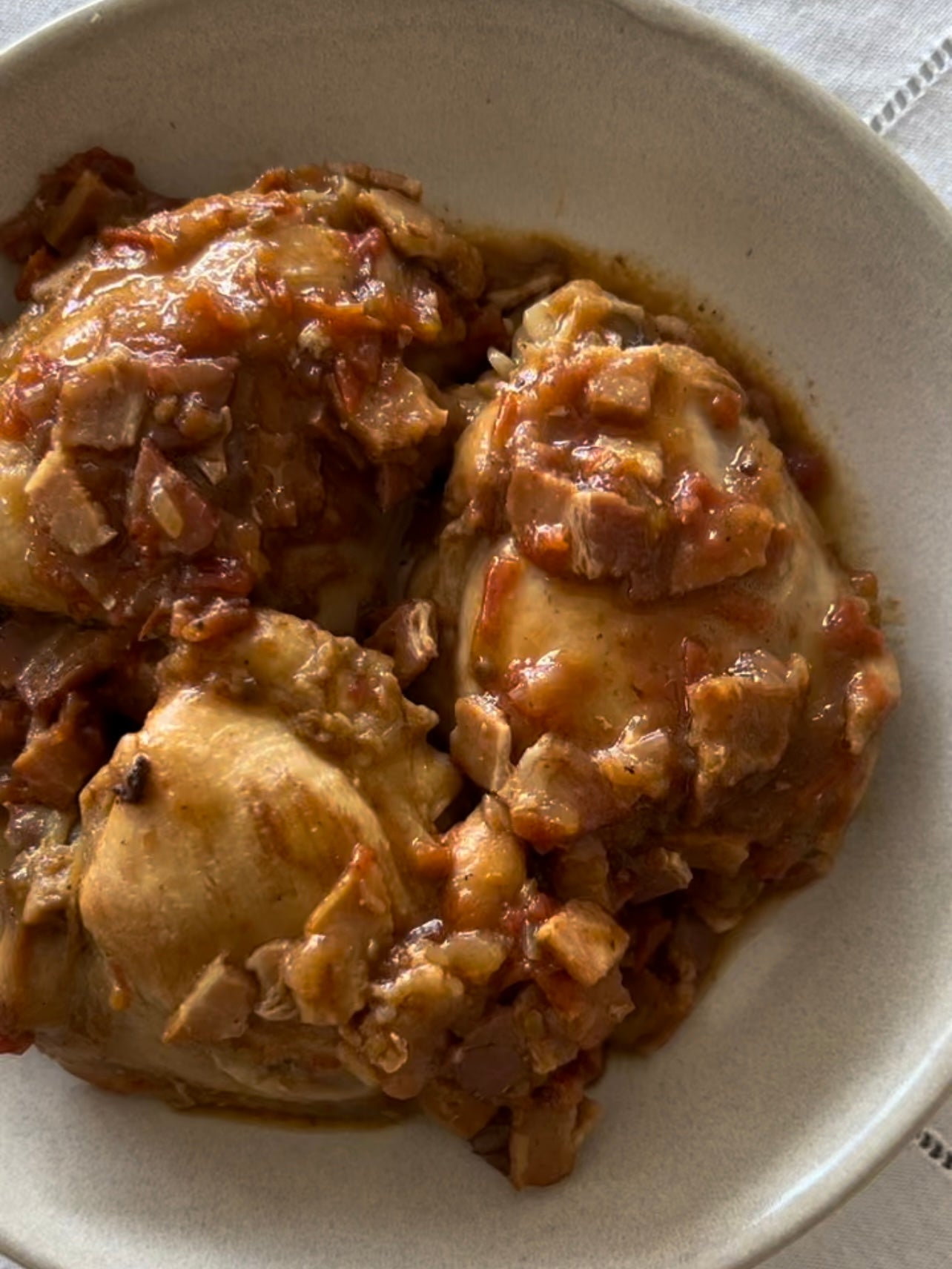 Frango ensopado com bacon