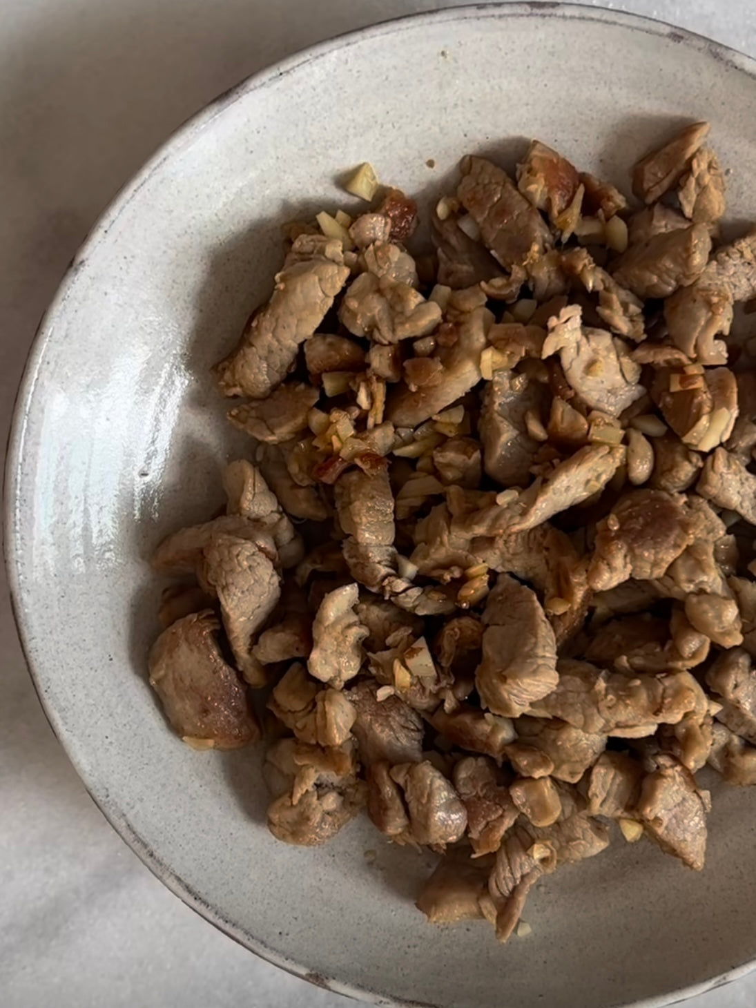 Iscas de carne com alho