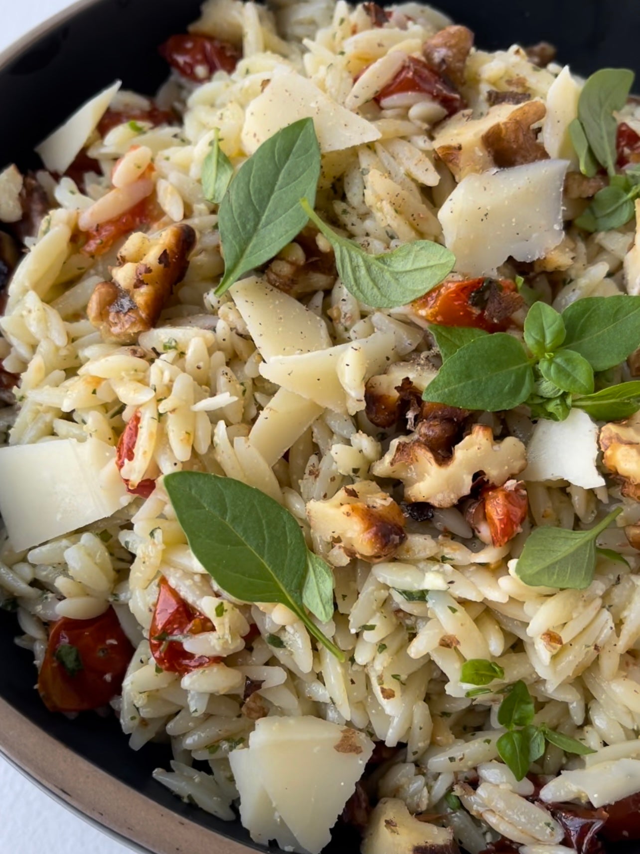 Risoni com tomate assado e pesto
