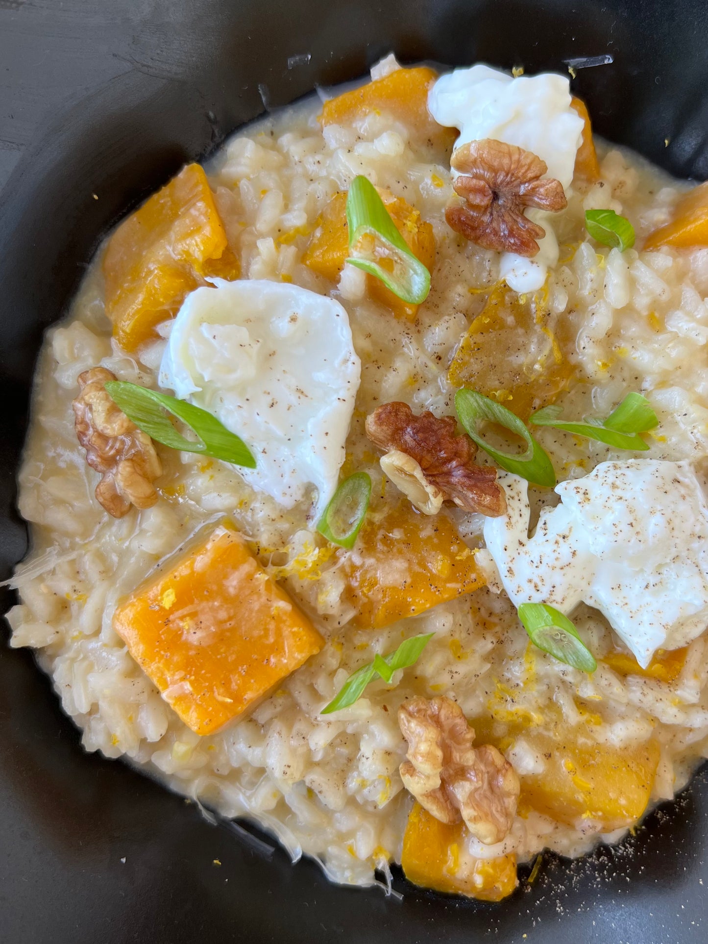 Risoto de abóbora com nozes e burrata