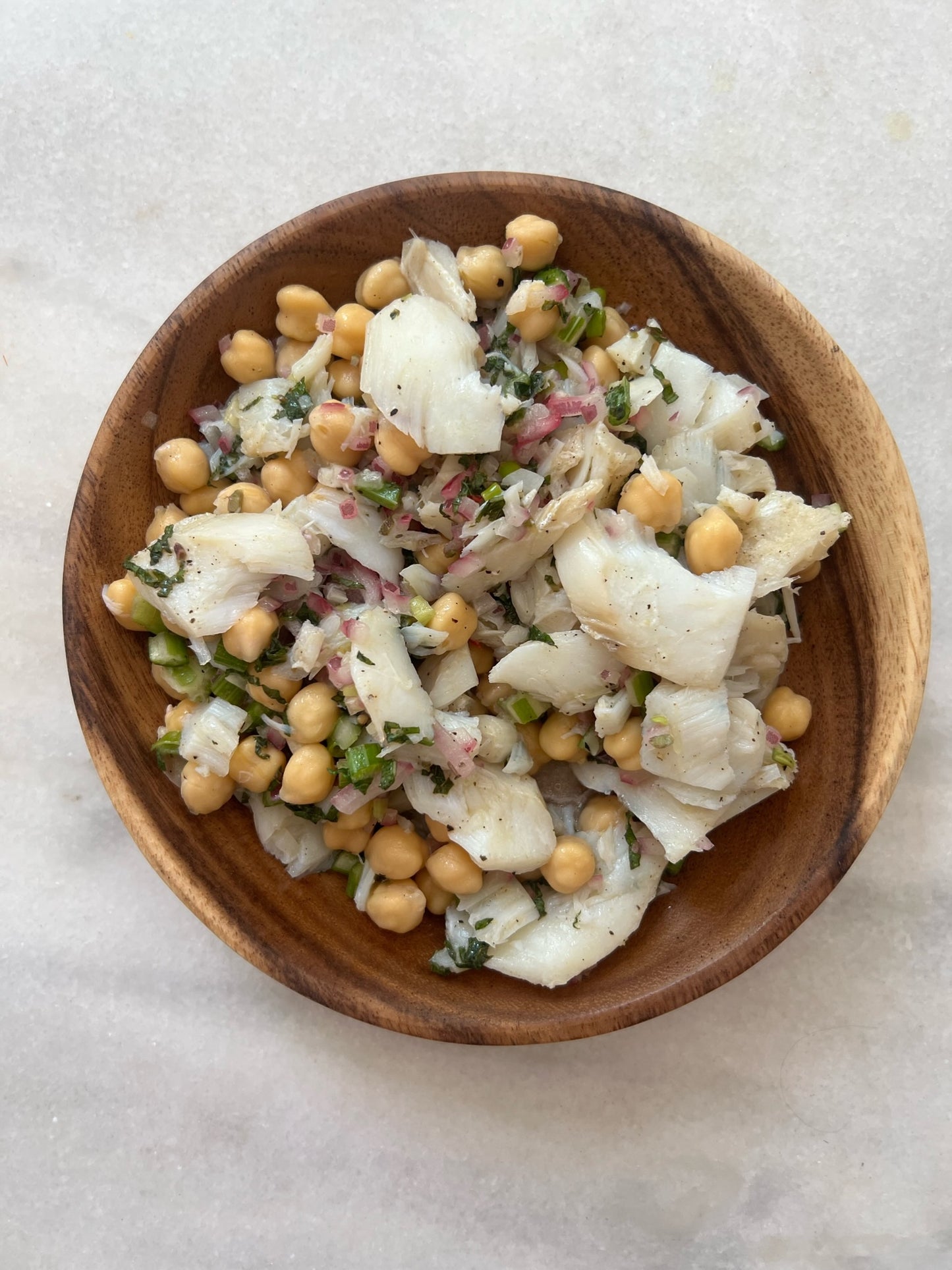 Salada de bacalhau com grão de bico