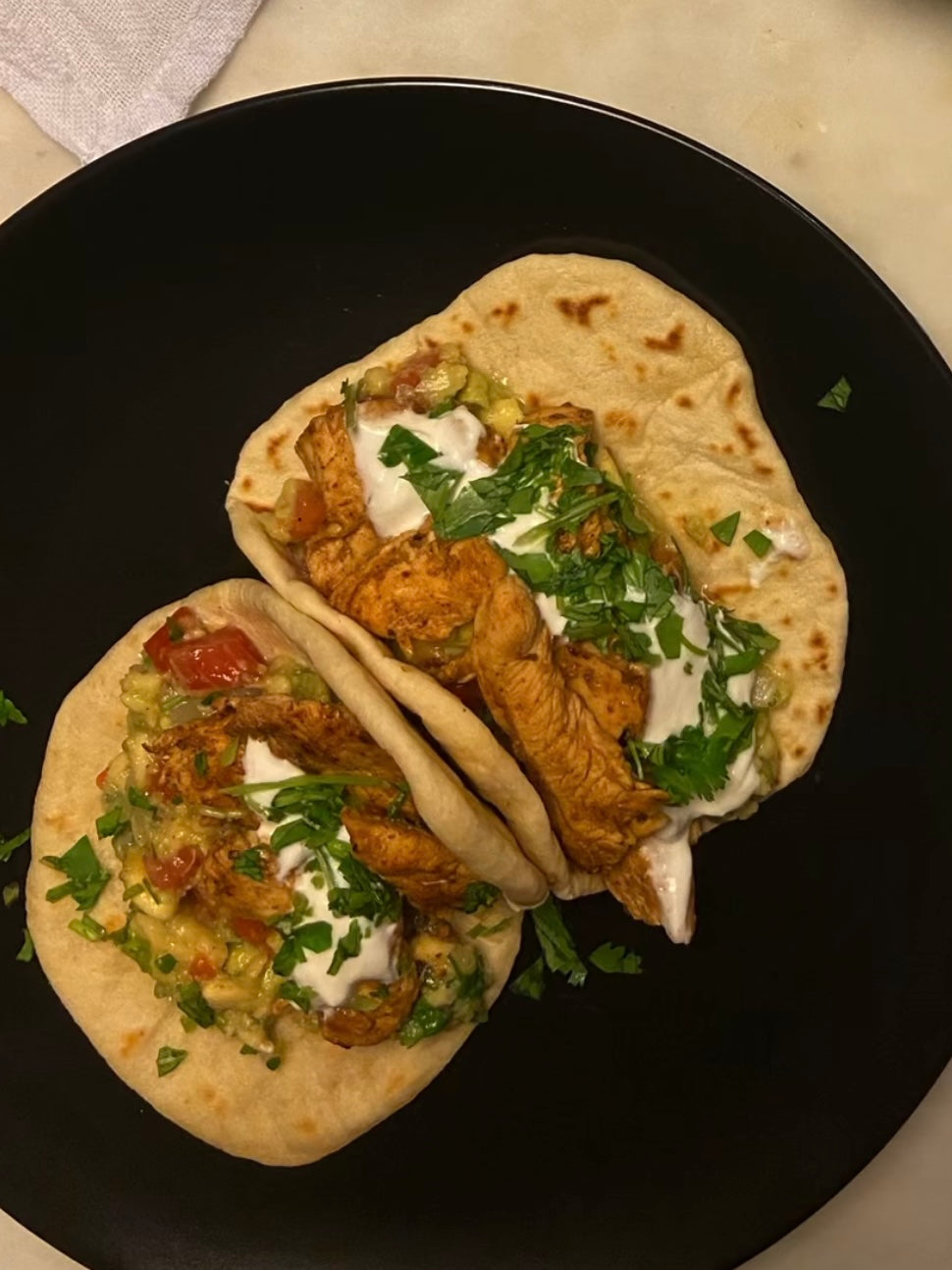 Taco de frango com guacamole