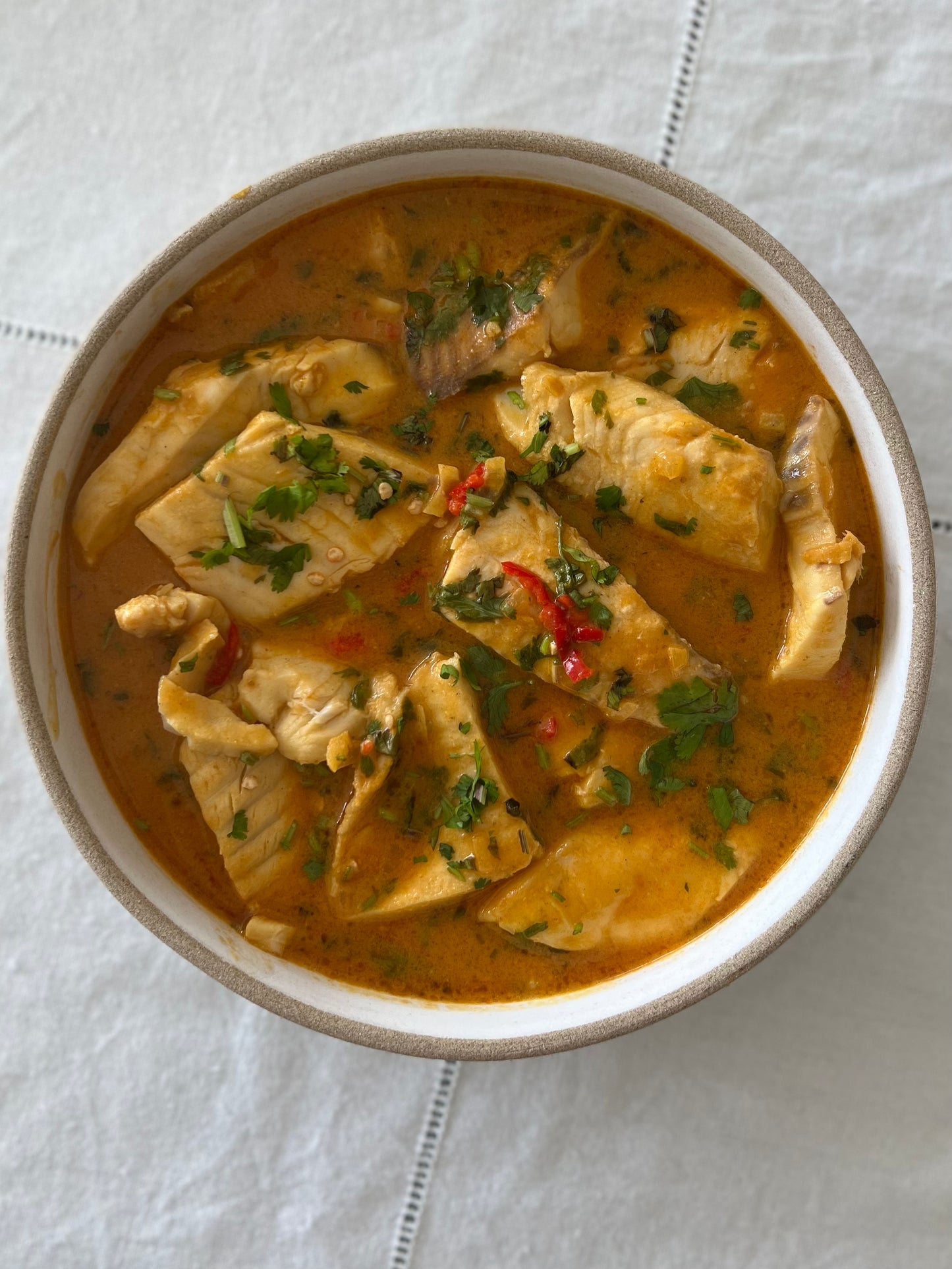 Tilápia com leite de coco e curry