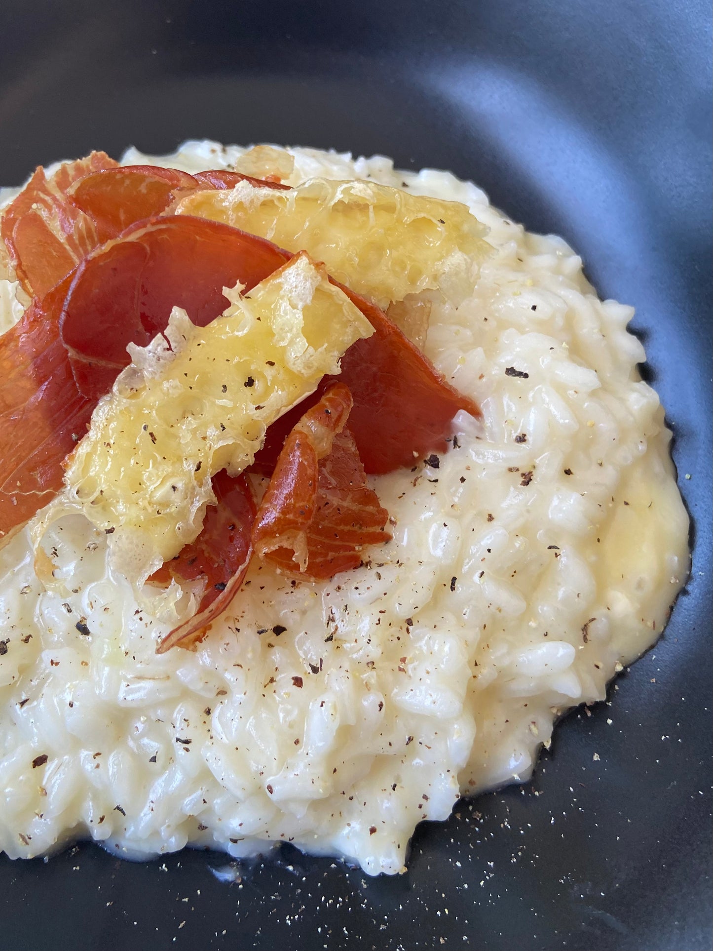 Risoto de queijo brie com parma crocante