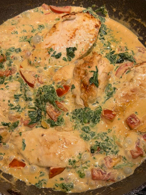 Roti Frango Frango grelhado com molho cremoso de tomate e espinafre – Roti na cozinha