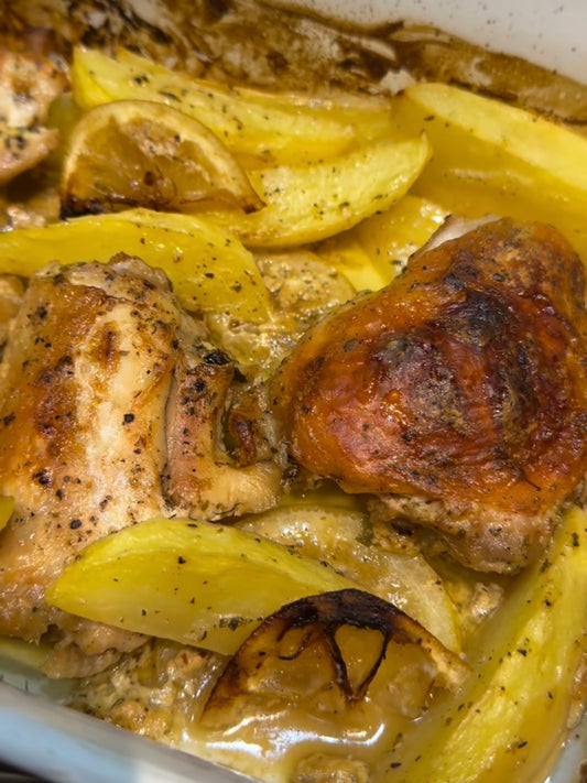 Frango assado com batata na marinada de iogurte
