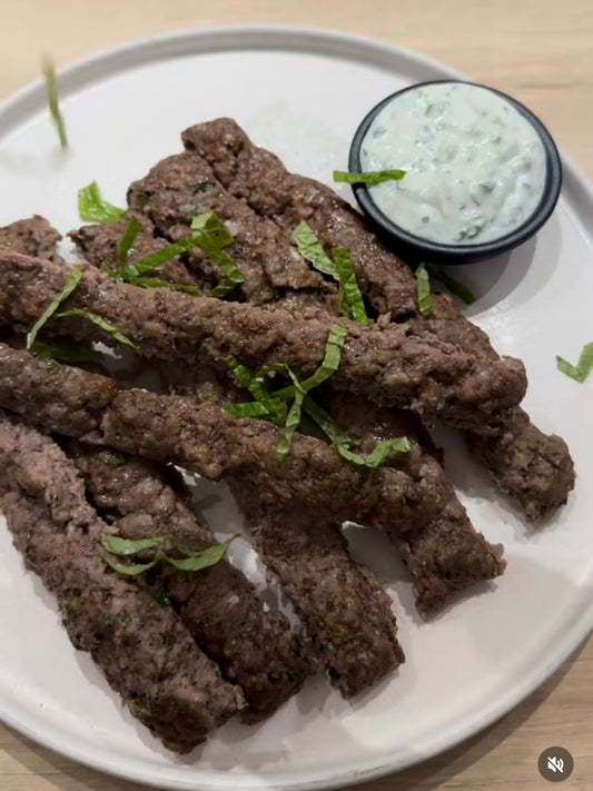 Kafta de carne de tabuleiro