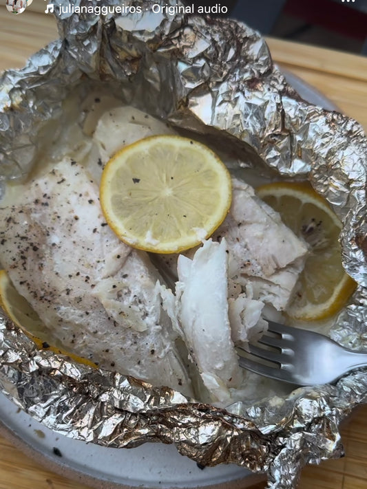 Peixe em papillote na brasa