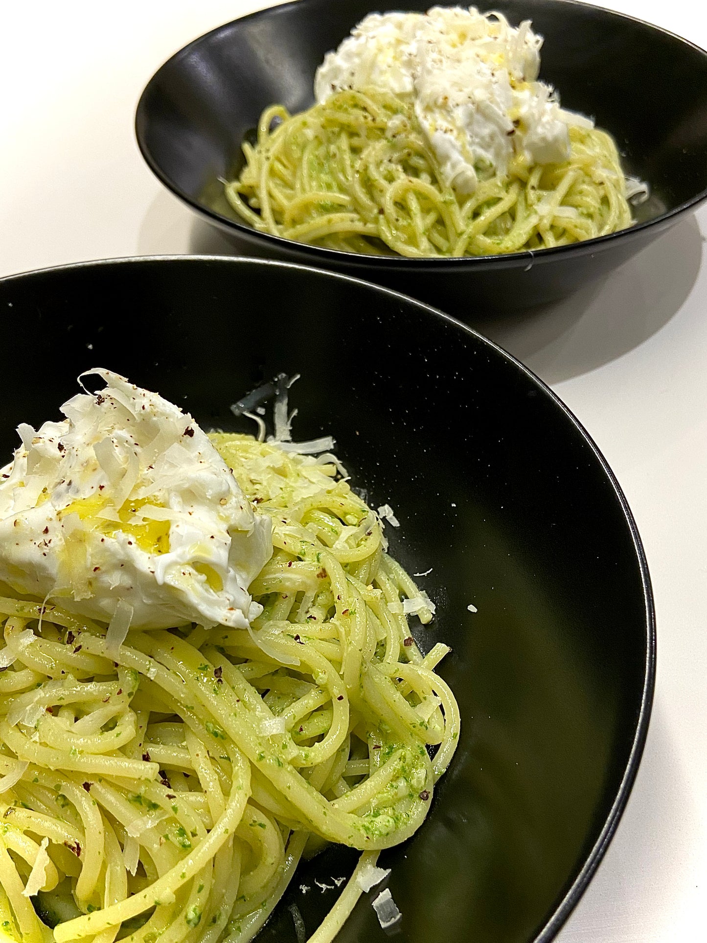 Massa com pesto e burrata