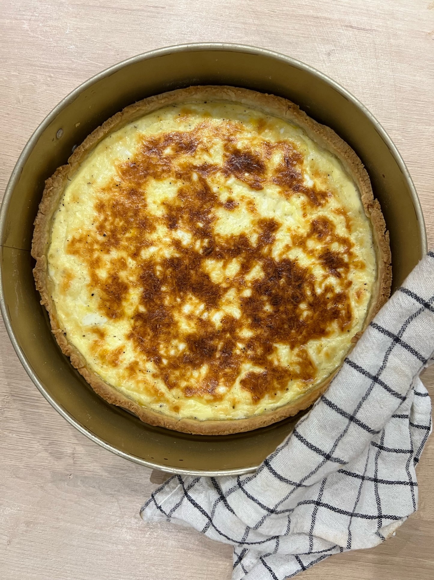 Quiche de queijo minas com queijo meia cura